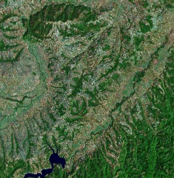 Ovo je satelitski snimak Stojanovog sela sa širom okolinom.
(neću da vam kažem koje je to
