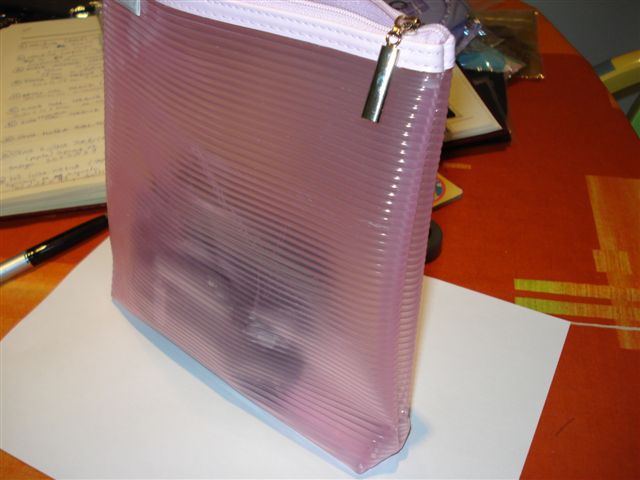 Toaletna torbica v roza-prozorni barvi, nova, 2 EUR
