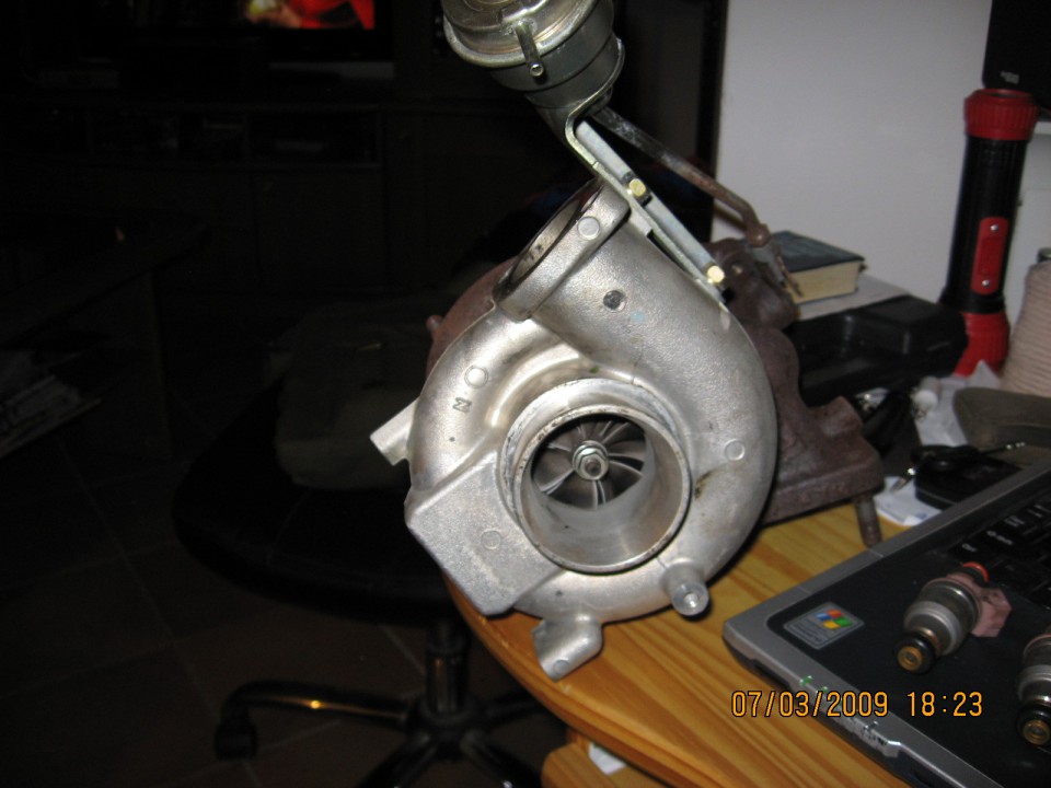Turbina Mitsubishi Evolution 8 in injektorji  - foto povečava