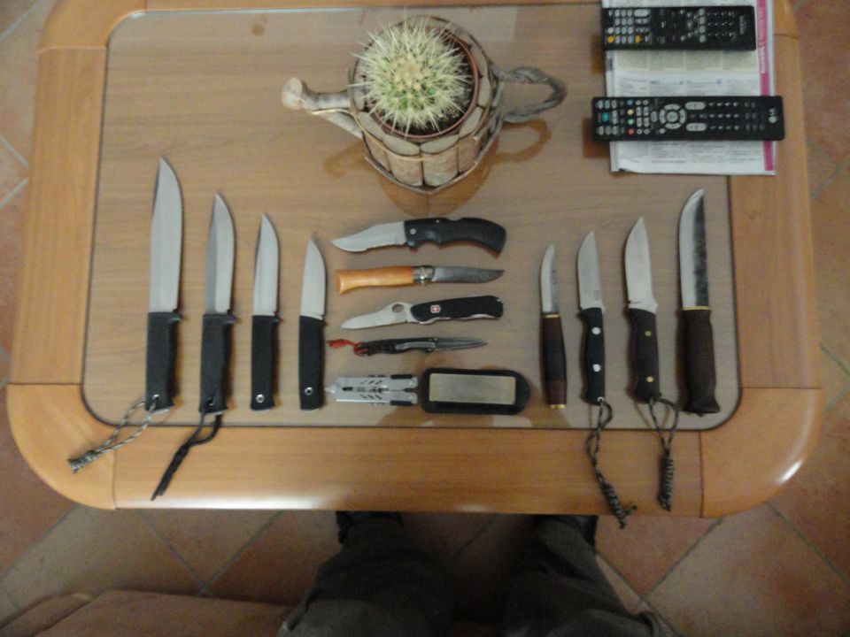 Zbirka nožev in ostalega orodja ... :) - foto povečava