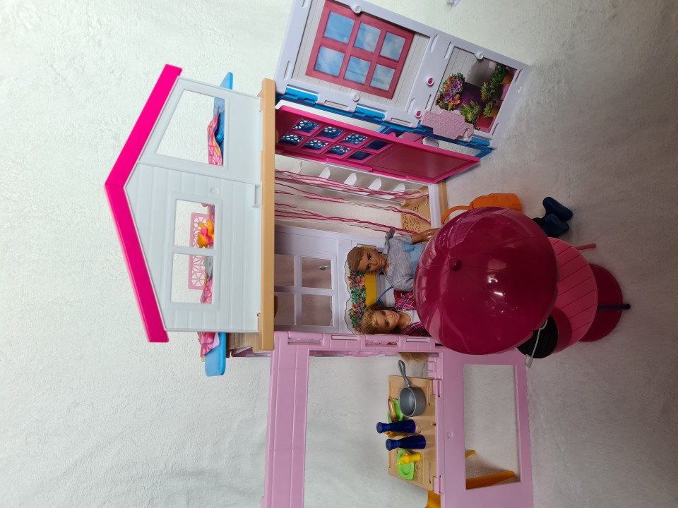 Barbie hiša + Ken, Barbie, Shelly ...60 € - foto povečava