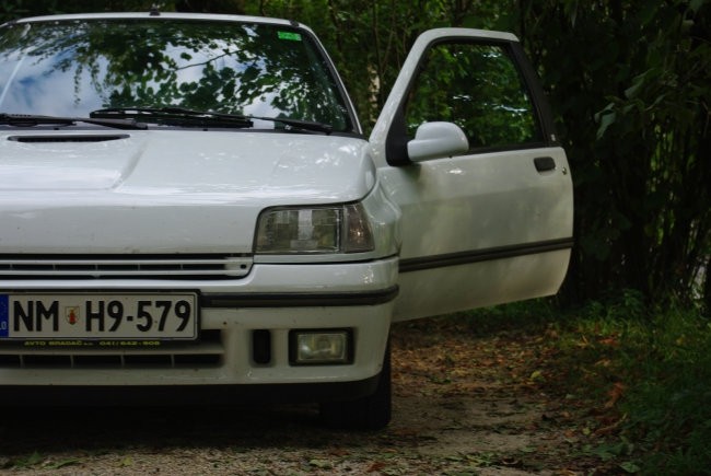 Clio 16v - foto povečava