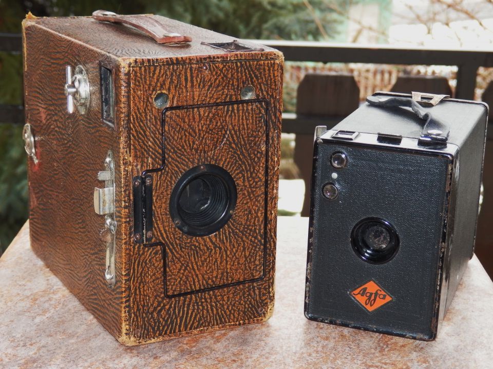 Ensign Box 2 (1920) in Agfa Box model 1 (1930-)