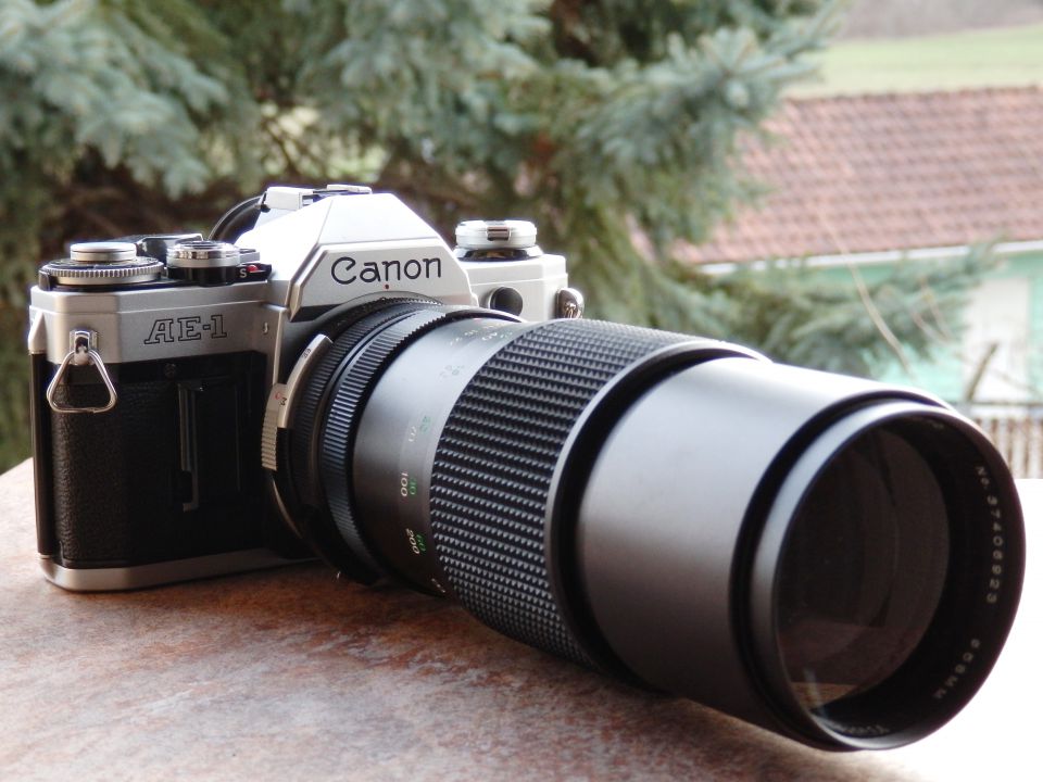 Canon AE-1 z Vivitar Telephoto 300mm