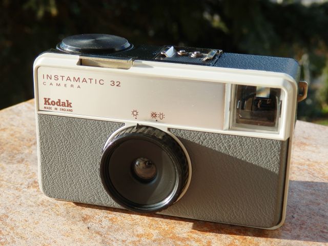 Kodak Instamatic 32 (1972-)