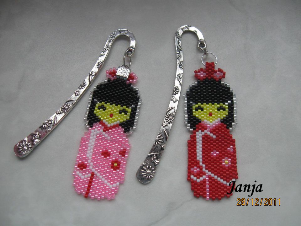 knjižni kazali kokeshi - oddano