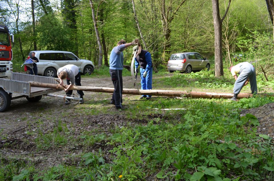 Postavljanje mlaja 2012 - foto povečava