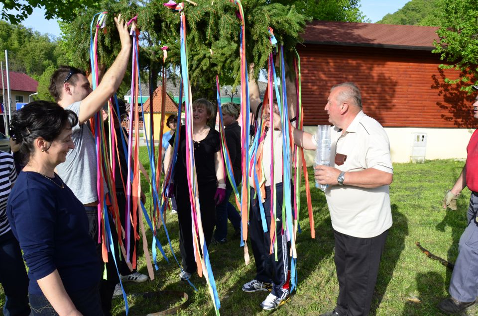 Postavljanje mlaja 2013 - foto povečava