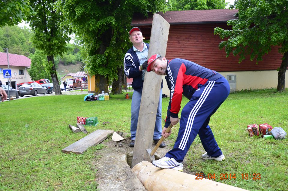 Postavljanje mlaja 2014 - foto povečava