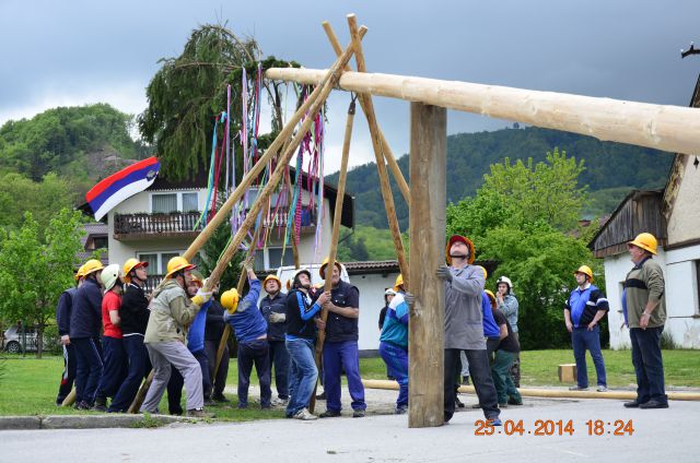 Postavljanje mlaja 2014 - foto