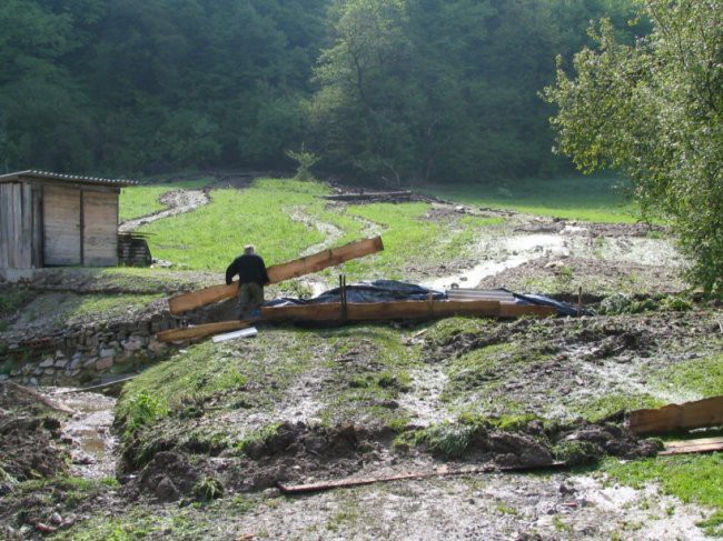 Hudo neurje s točo in poplavami - foto povečava