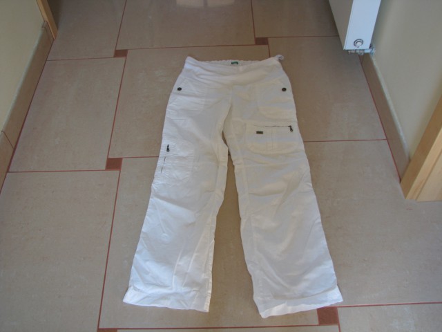 športne hlače benneton, nikoli nošene, velikost s, cena 25 eur