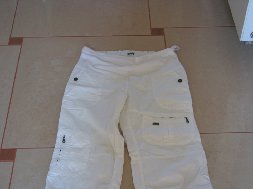 športne hlače benneton,nikoli nošene, velikost s, cena 25 eur