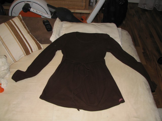 Topel, s flisom podložen puloverček popek, velikost  36, cena 10 eur