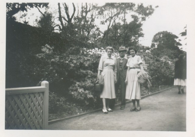 V botaniskem vrtu - 1951.jpg