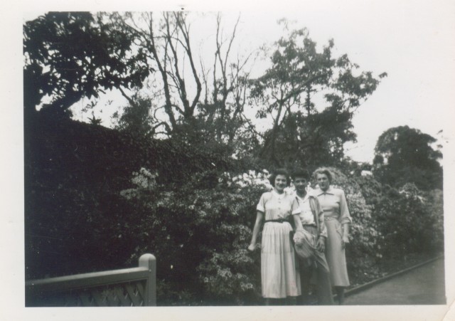 V botaniskem vrtu - 1951.jpg