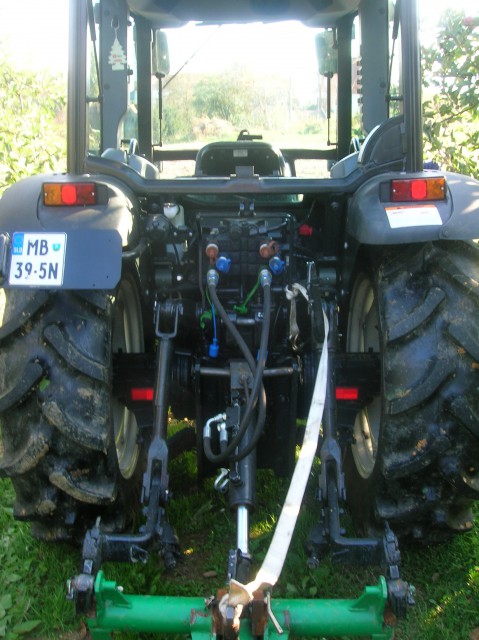 New holland in holder - foto