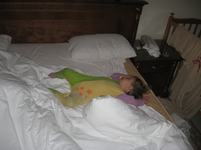 Vam tenir sort que el llit era molt i molt gran perque si no la renina no ens n'hagues dei