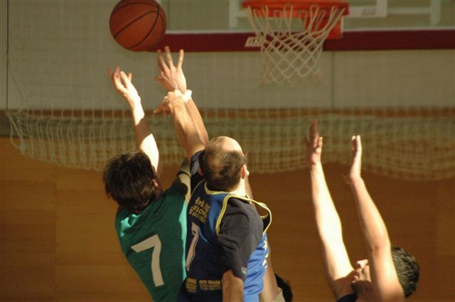 Vrhniška košarkaška trim liga 2005 - foto povečava