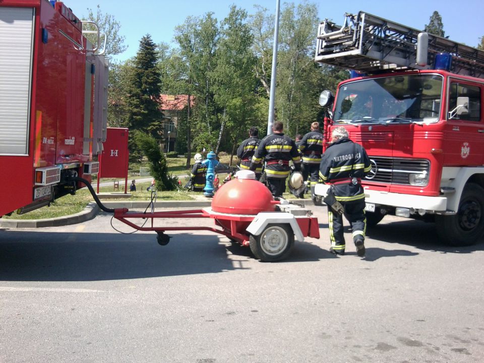 Simulacija potresa OB Bračak pokazna vježba - foto povečava