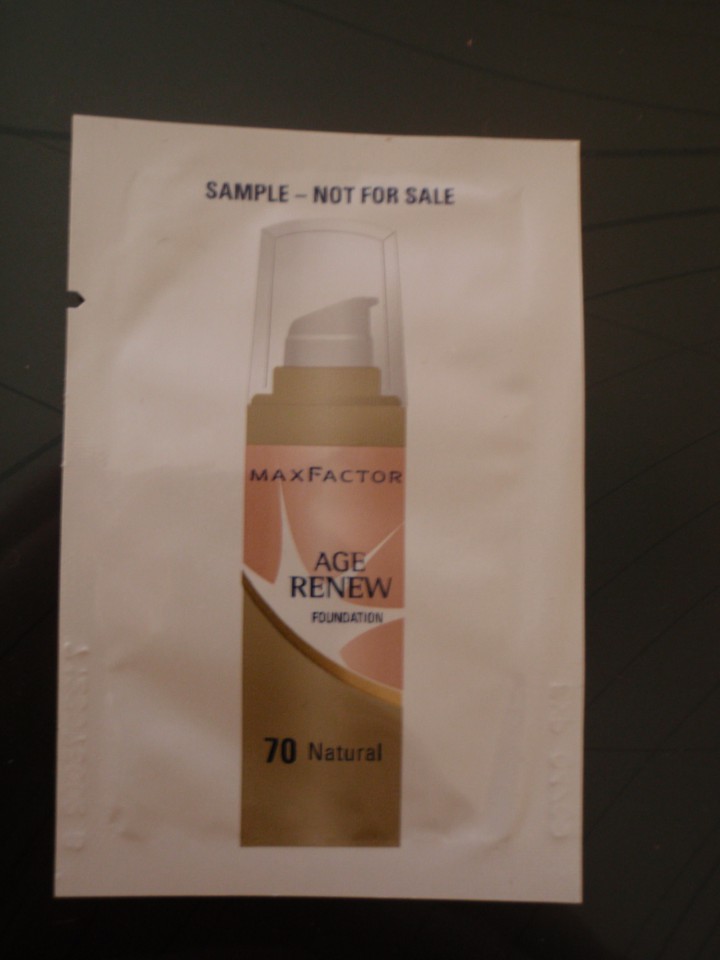 MAX FACTOR Age Renew Foundation - odtenek 70 (Natural)