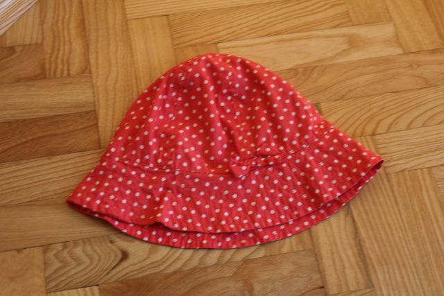 MOTHERCARE KLOBUČEK