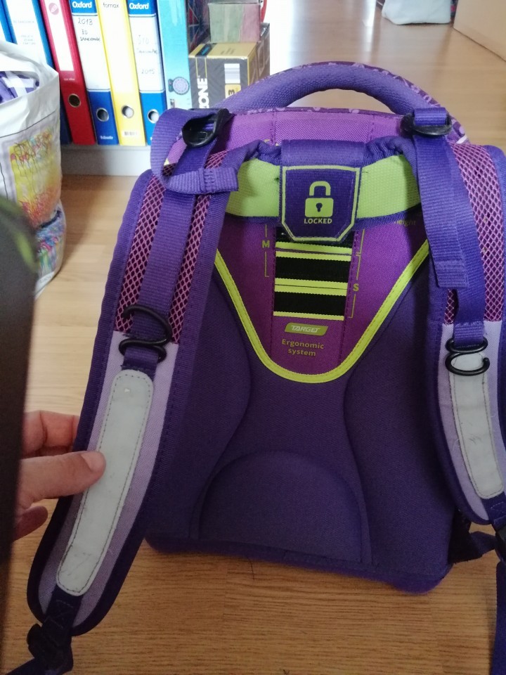Target šolska torba 15 eur, model superlight - foto povečava