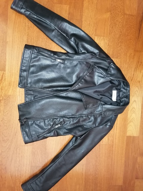 Ovs jaknica, Kog nova, parkrat oblečena, primerna za vel. 152, 14 eur