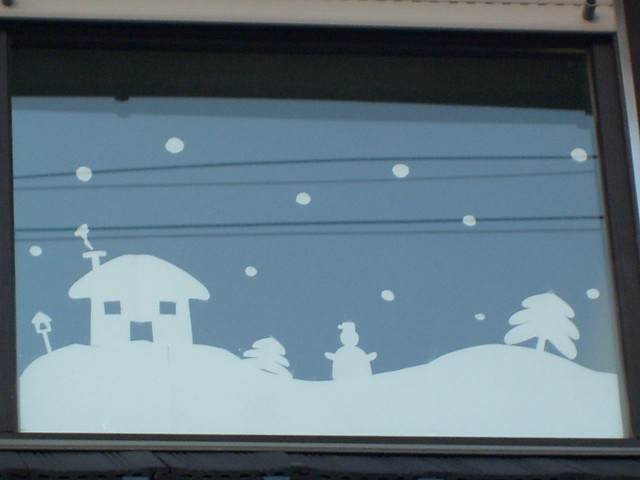 Zimska okenska dekoracija - foto