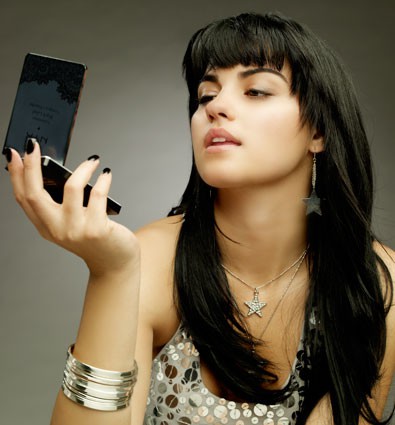 NYX Cosméticos (Maite Perroni) - foto