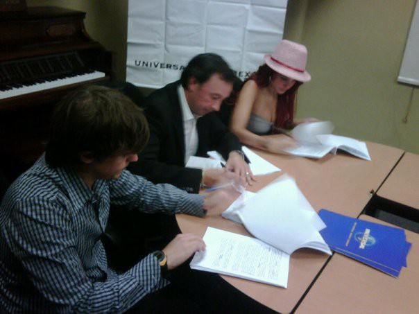 Dulce assina contrato com gravadora (15.06.09 - foto