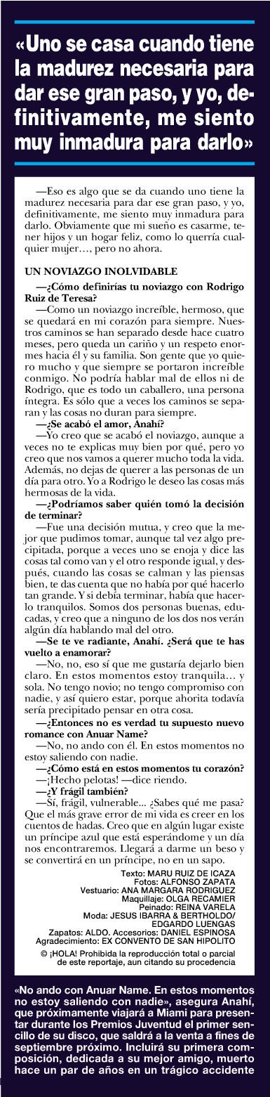 Anahí na revista Hola! (Julho de 2009) - foto