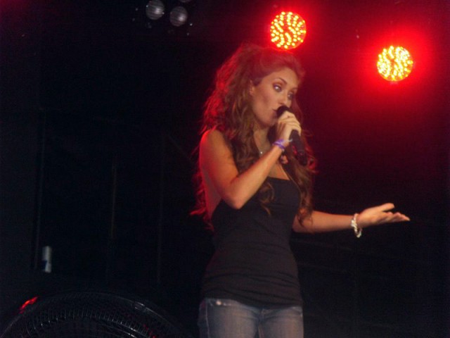 Anahí no Rio de Janeiro, Brasil (10.08.09) - foto