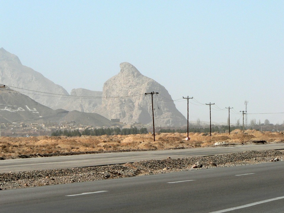 Orlova skala na poti med Yazdom in Shirazom.