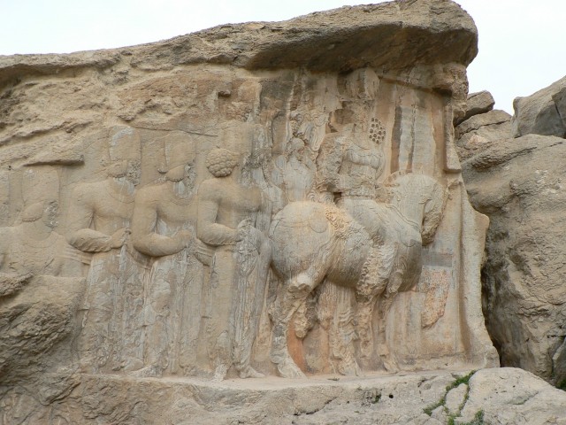 Naqsh-e Rajab s skalnimi reliefi (Shapurjeva parada, 3. st. n. š)