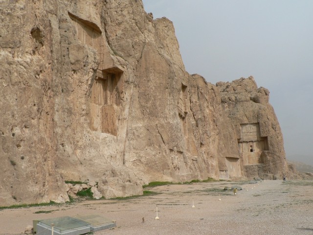 Grobnice Xserxa, Artaxerxa in Darija I.(Velikega) in II. v Naqsh-i Rustamu.