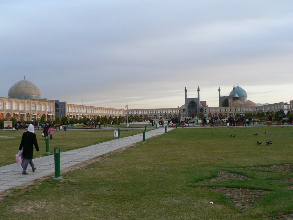 Trg imamov v Isfahanu ima nekaj odličnih kulturnih spomenikov.