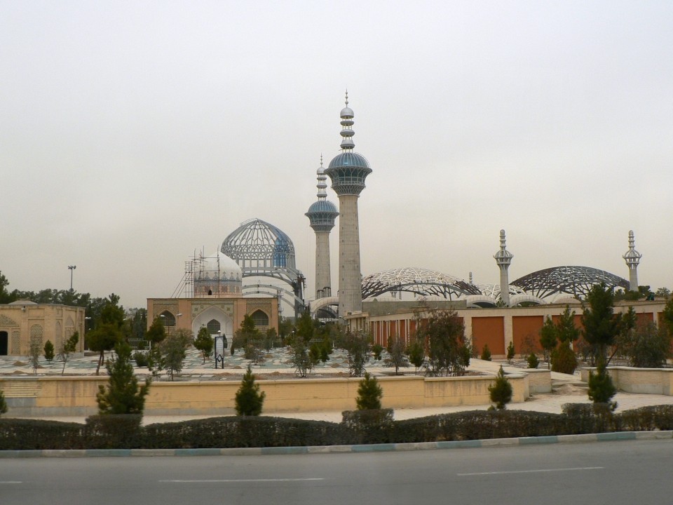 V Isfahanu gradijo eno njavečjih mošej v Iranu.