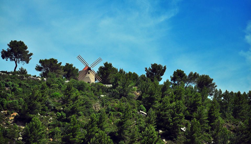 stari mlin eden od simbolov  Provanse