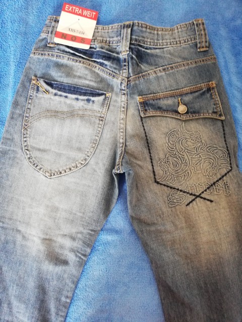 Jeans hlače zadaj št. 134 - NOVE