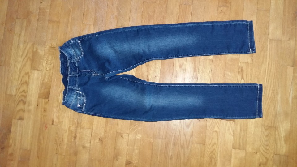 Idexe jeans 140, 4€