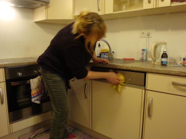 Mom visiting.. and cleaning ofc... stop it :P