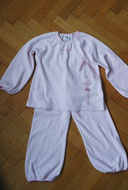 Petit Bateau dekliška pižama, 5-6 let, št 114 (110-116)  Cena: 10,00 €
