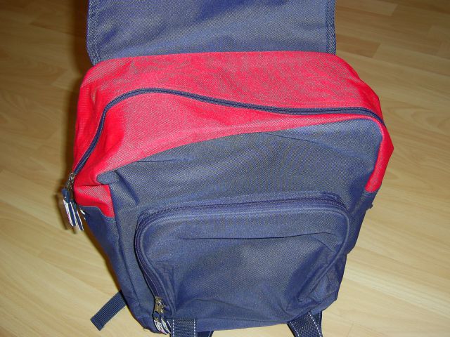 Modni dodatki /torbice/nahrbtniki  - foto