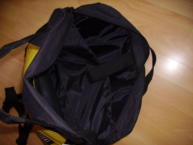 Modni dodatki /torbice/nahrbtniki  - foto