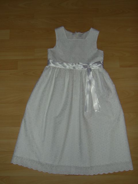 Nikoli nošeno - unikatno oblekico za obhajilo - poroko v 128-130 cena 75 eur