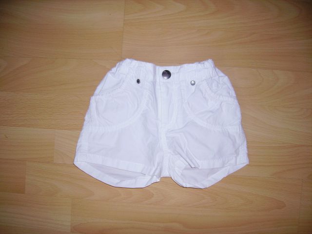 Kratke hlače H&M v 86 cena 3 eur  oblečene 1-2 krat
