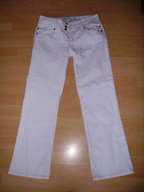 Bele jeans hlače v 40 cena 7 eur oblečene 2-3 krat