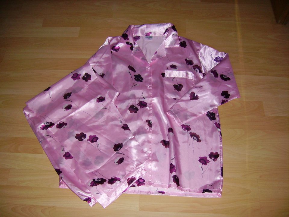 pižama SIMONE v 44/46 cena 7 eur oblečena 1 krat