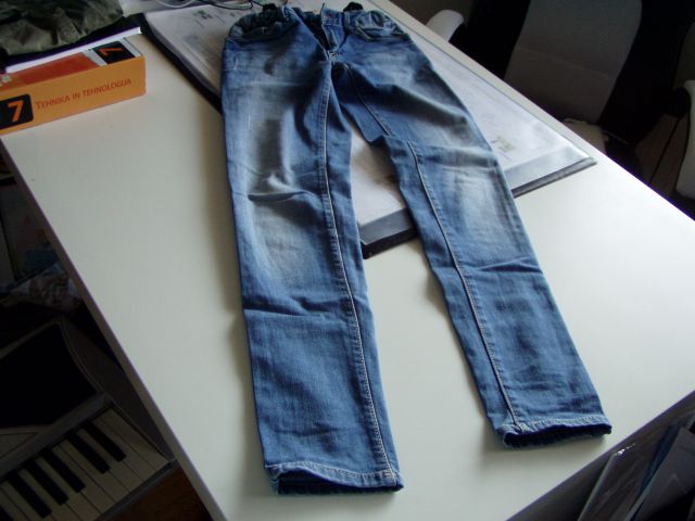 DEKLIŠKE JEANS HLAČE ZARA 11-12 LET